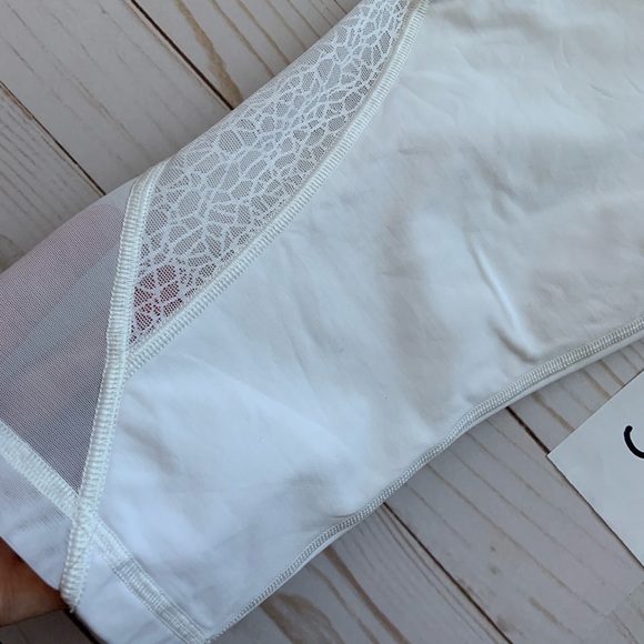 Lululemon Twist And Train Crop